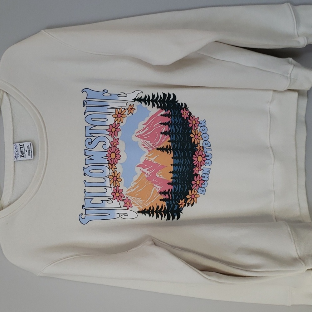 Born Outdoors Cream Sweatshirt Womens XL Yellowstone Tetons Mountain Graphic